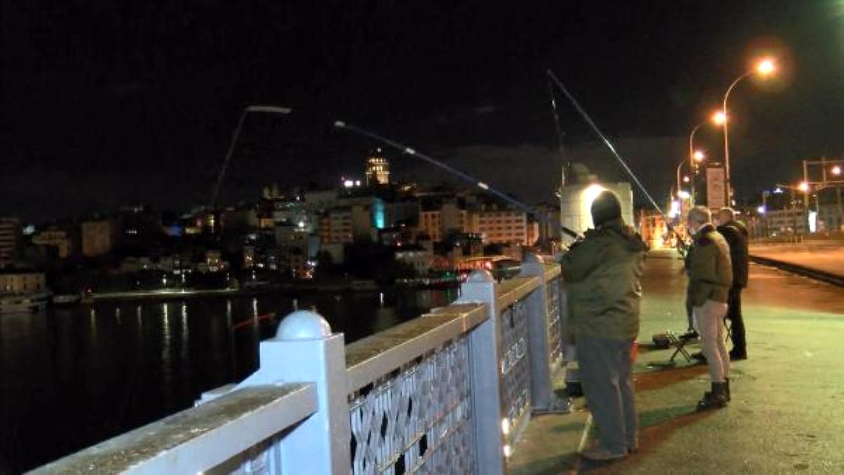 Son dakika haberleri | SOKAĞA ÇIKMA KISITLAMASI SONA ERDİ(Taksim Meydanı-Galata Köprüsü)